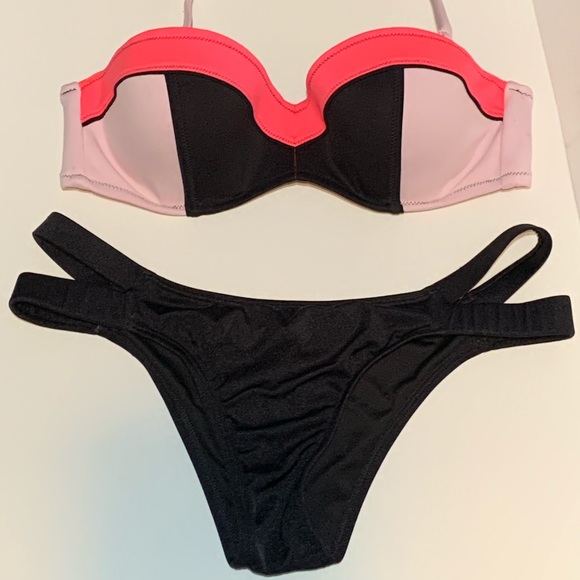 Victoria’s Secret bikini 36C / Medium - Picture 2 of 7